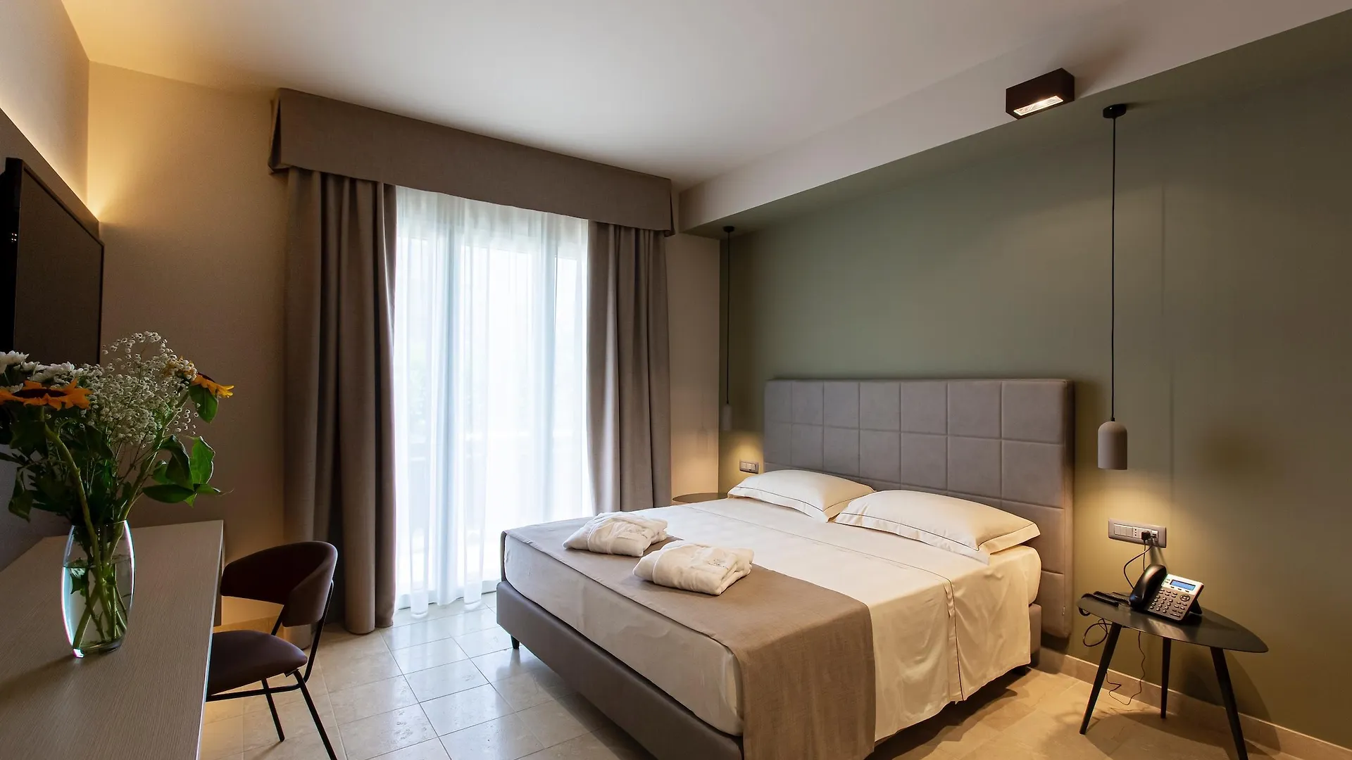 Hotel Simon Bolivar Noto 4*,
